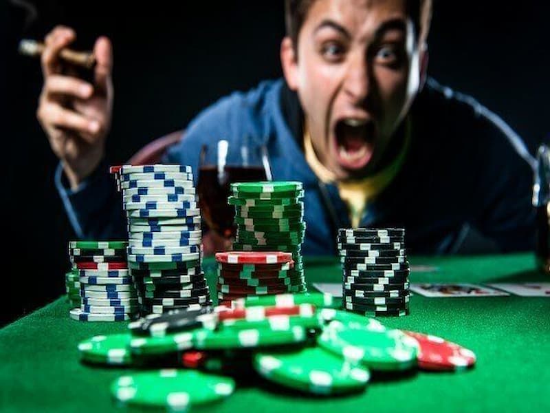 Đặt cược ở mức cắt lỗ để hạn chế tilt trong poker